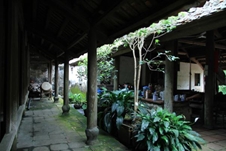 Nhà gỗ cổ hơn 300 năm của dòng họ Đỗ tại Hà Nội